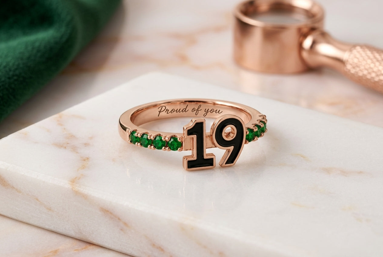 Class year ring with stones and message